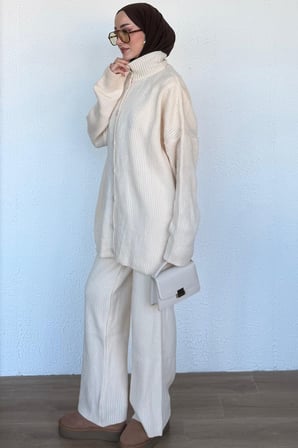 Düşük Omuzlu Dikey Fitilli Oversize Triko Hırka ve Bol Paça Pantolon Takım