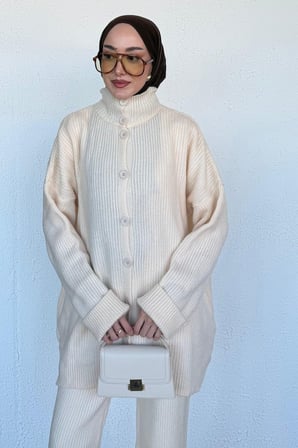 Düşük Omuzlu Dikey Fitilli Oversize Triko Hırka ve Bol Paça Pantolon Takım