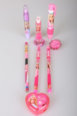 x Dekomus Lisanslı Barbie 7 Parça Kırtasiye Seti Ponpon Başlıklı Geçmeli Kurşun Kalem,Roket Silgi,Kalpli Kalemtraş 