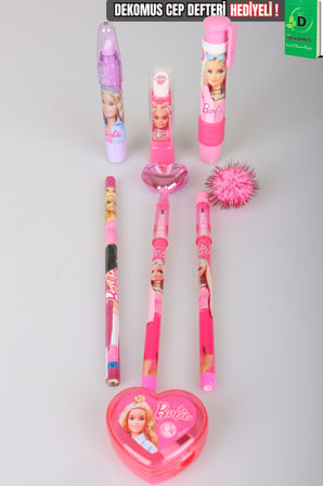 x Dekomus Lisanslı Barbie 7 Parça Kırtasiye Seti Ponpon Başlıklı Geçmeli Kurşun Kalem,Roket Silgi,Kalpli Kalemtraş 