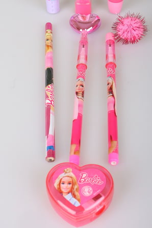 x Dekomus Lisanslı Barbie 7 Parça Kırtasiye Seti Ponpon Başlıklı Geçmeli Kurşun Kalem,Roket Silgi,Kalpli Kalemtraş 