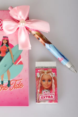 x Dekomus Lisanslı Barbie A6 Bloknot, Kurdele Başlıklı Uçlu Kalem ve Silgi Seti