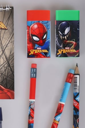x Dekomus Lisanslı Spiderman A7 Bloknot,3 Adet Silgili Kurşun Kalem,Kalemtraş ve Silgi Seti