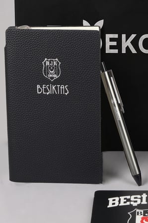 x Dekomus Özel Kutulu Lisanslı Beşiktaş 500 ML Çelik Matara,A6 Suni Deri Bloknot&Tükenmez Kalem,Kupa Altlığı Seti