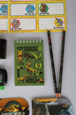 x Dekomus Lisanslı Jurassic World 27 Parça Kırtasiye Seti Çıkartmalı Boyama Kitabı,Kurşun Kalem,Silgi,Uçlu Kalem ve Uç Seti