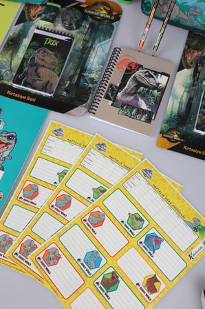  x Dekomus "T-Rex Force Collection" Jurassıc World Lisanslı Okul,Beslenme ve Kalem Çantası Kırtasiye Seti