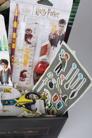 "Wizard Icons Collection" Harry Potter Lisanslı Kırtasiye Seti 25 Parça Kırtasiye Seti Cetvel,Makas,Kurşun Kalem ve Çıtçıt Dosya Seti