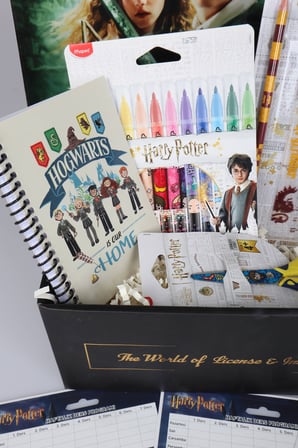 "Wizard Icons Collection" Harry Potter Lisanslı Kırtasiye Seti 25 Parça Kırtasiye Seti Cetvel,Makas,Kurşun Kalem ve Çıtçıt Dosya Seti