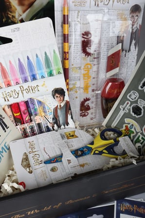 "Wizard Icons Collection" Harry Potter Lisanslı Kırtasiye Seti 25 Parça Kırtasiye Seti Cetvel,Makas,Kurşun Kalem ve Çıtçıt Dosya Seti