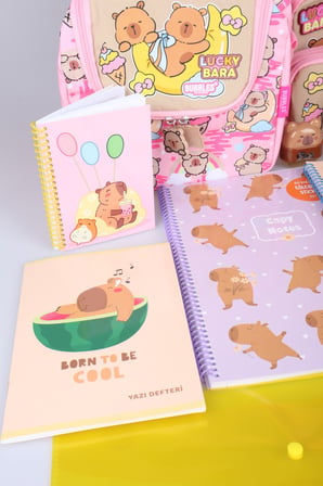 Capybara Full Kırtasiye Seti Okul,Beslenme ve Kalem Çantası,2 Adet A4 Defter,Kalem Çantası A7 Not Defteri, Silgi, Kalemtraş,0.7 Mm Uçlu Kalem