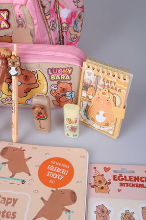 Capybara Full Kırtasiye Seti Okul,Beslenme ve Kalem Çantası,2 Adet A4 Defter,Kalem Çantası A7 Not Defteri, Silgi, Kalemtraş,0.7 Mm Uçlu Kalem