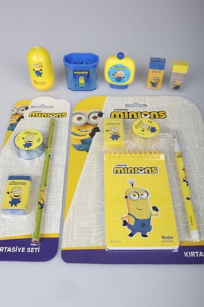 x Dekomus , Lisanslı Minions 12 Parça Kırtasiye Seti Silgi,Kurşun Kalem,Not Defteri,Kalemtraş