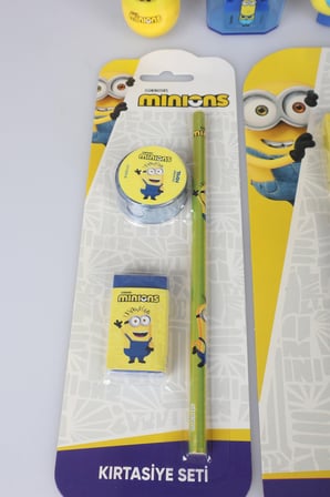x Dekomus , Lisanslı Minions 12 Parça Kırtasiye Seti Silgi,Kurşun Kalem,Not Defteri,Kalemtraş