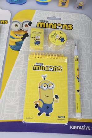 x Dekomus , Lisanslı Minions 12 Parça Kırtasiye Seti Silgi,Kurşun Kalem,Not Defteri,Kalemtraş