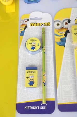 x Dekomus ,  Lisanslı Minions Banana Mood Collection Full Kırtasiye Seti Büyük Boy Okul,Termoslu Beslenme ve Kalem Çantası , Matara Seti