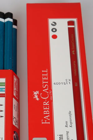 x Dekomus , Orjinal Faber-Castell 12'li Köşeli Mercanlı Kurşun Kalem ve 12'li Kırmızı Kalem Seti
