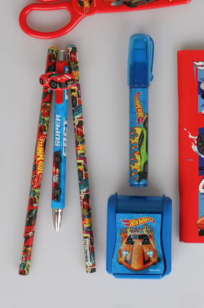 Lisanslı Hot Wheels Kırtasiye Seti Makas,Bloknot,Roket Silgi,Uçlu Kalem 0.7mm