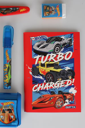 Lisanslı Hot Wheels Kırtasiye Seti Makas,Bloknot,Roket Silgi,Uçlu Kalem 0.7mm