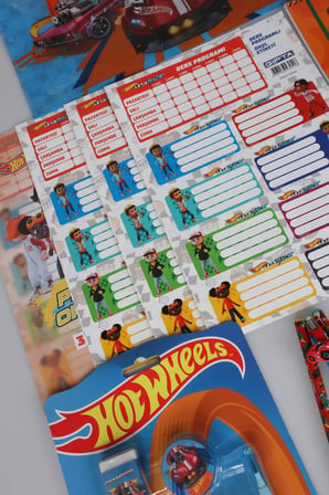 Lisanslı Hot Wheels 18 Parça Kırtasiye Seti Makas,Bloknot,Roket Silgi,Uçlu Kalem 0.7mm