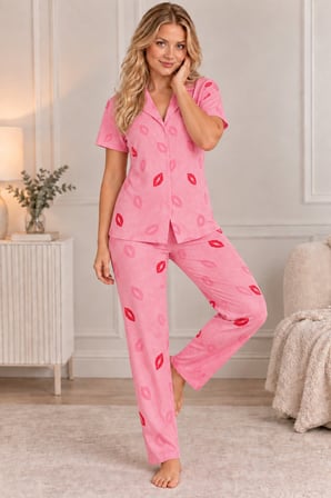 Pembe Kadın Pembe Dudak Desenli Pijama Takımı Kısa Kollu Düğmeli Uzun Alt