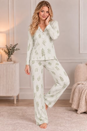 Beyaz Kadın Rahat Esnek Bol Çağla Yeşili Yaprak Desenli Düğmeli Uzun Kollu Pijama Takımı