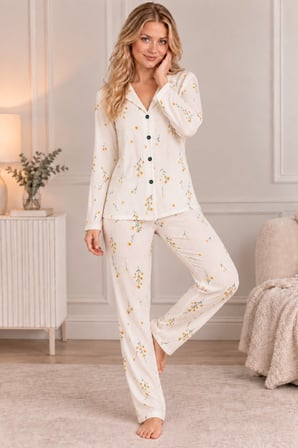 Beyaz Kadın Çiçek Desenli Uzun Kollu Düğmeli Rahat Pijama Takımı