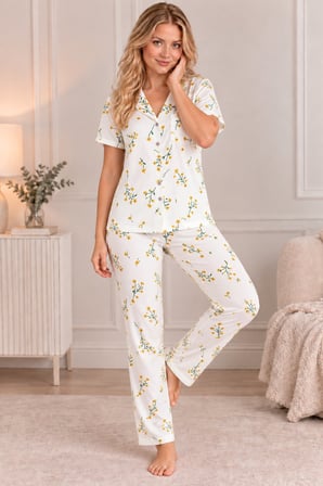 Beyaz Kadın Çiçek Baskılı Bürümcük Kumaş Kısa Kollu Düğmeli Pijama Takımı