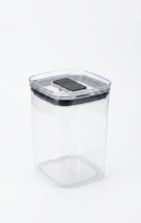 Softchef Click'n Fresh Hava Geçirmez Kare Plastik Erzak Kabı 1400 ml - Vakumlu Tek Tuş Kapaklı Şeffaf Plastik Bakliyat, Un ve Şeker Saklama Kabı, BPA İçermez (10,5x10,5x17,5cm)