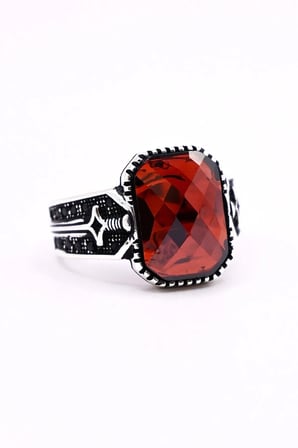 925 Ayar Gümüş Kırmızı Paraiba Taşlı Yanları Kılıç Motif Gümüş Erkek Yüzük