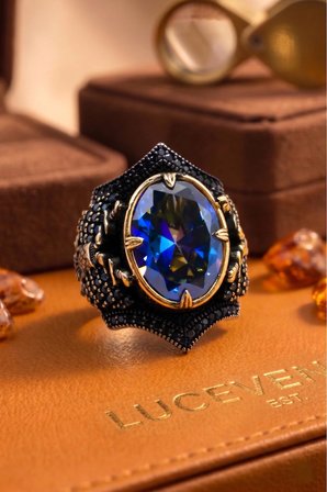 925 Ayar Mistik Topaz Taşlı Yanları Zirkon Taş İşlemeli Kılıç Motif Erkek Yüzük