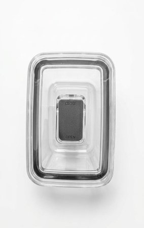 Softchef Click'n Fresh Hava Geçirmez Dikdörtgen Plastik Erzak Kabı 2100 ml - Vakumlu Tek Tuş Kapaklı Şeffaf Plastik Bakliyat, Un ve Şeker Saklama Kabı, BPA İçermez (10,5x16x17cm)