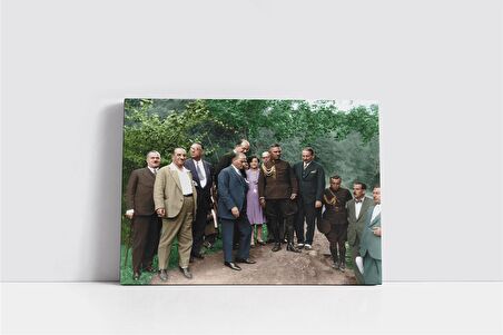 Atatürk Kurmaylarıyla Arazide