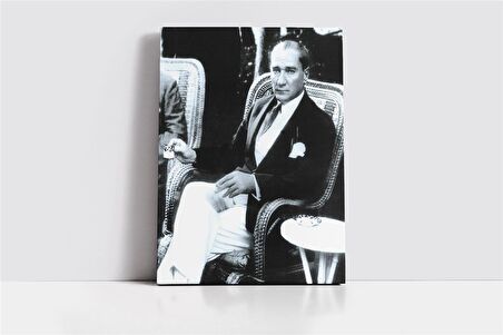Atatürk Türk Kahvesi ve Sigara İçerken