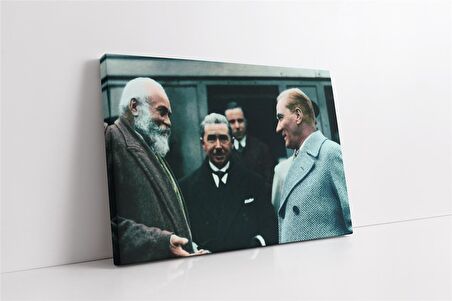 Atatürk Vatandaşı Dinlerken