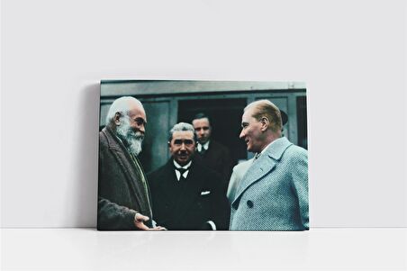 Atatürk Vatandaşı Dinlerken