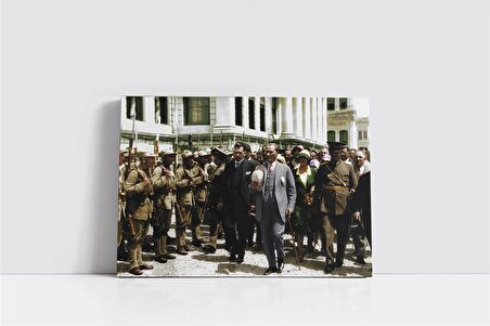 Atatürk Askerlerle