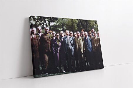 Atatürk Yakın Arkadaşlarıyla