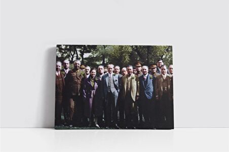 Atatürk Yakın Arkadaşlarıyla