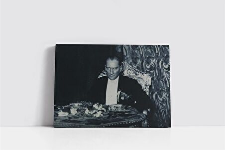 Keskin Bakışlı Atatürk