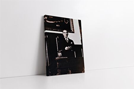 Atatürk Mecliste Konuşma Yaparken
