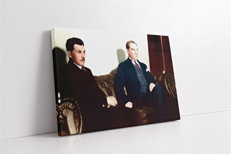 Atatürk Misafiriyle Otururken