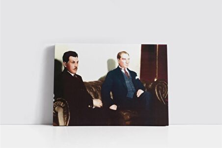 Atatürk Misafiriyle Otururken