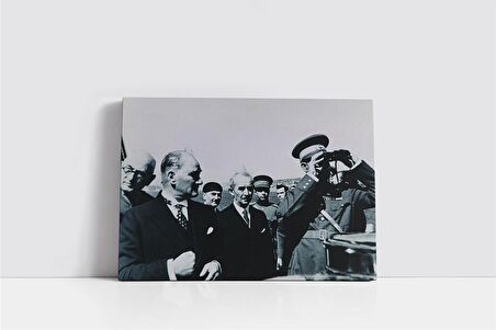 Atatürk Arazide İnceleme Yaparken