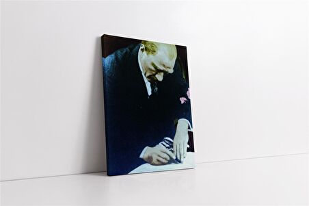 Tablosan Atatürk İmza Atarken