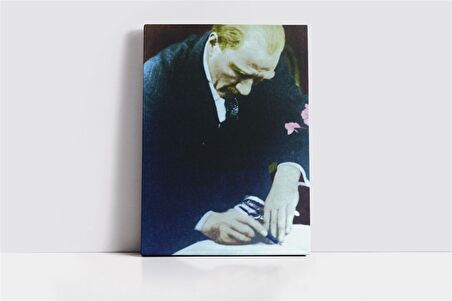 Tablosan Atatürk İmza Atarken