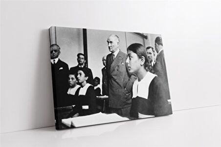 Atatürk Okulda Öğrenciler İle