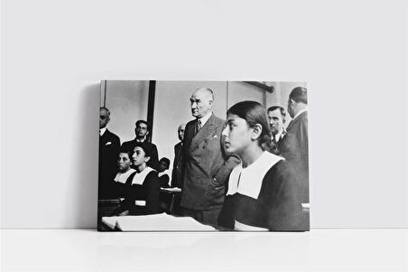 Atatürk Okulda Öğrenciler İle