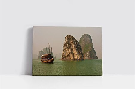 Nehirde Gemi İle Seyahat Kanvas Tablo