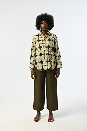 KADIN ÖNDEN BAĞLAMA DETAYLI DESENLİ  GÖMLEK