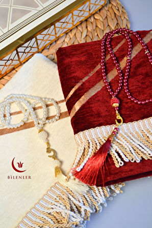 Çiftlere Özel Kalpli Kadife Eş Seccade ve Vav Detaylı İnci Tesbih Seti – Hediye Kutulu, Çeyizlik